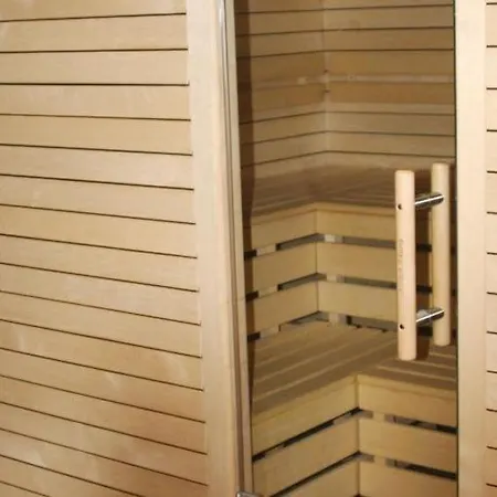 Sleeps 12 Wifi Apartment *