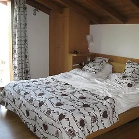 Апартаменты Sleeps 12 Wifi *