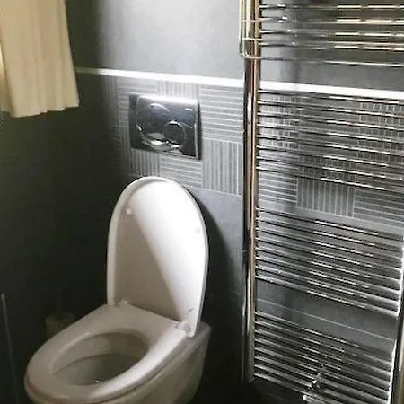 Апартаменты Sleeps 12 Wifi *